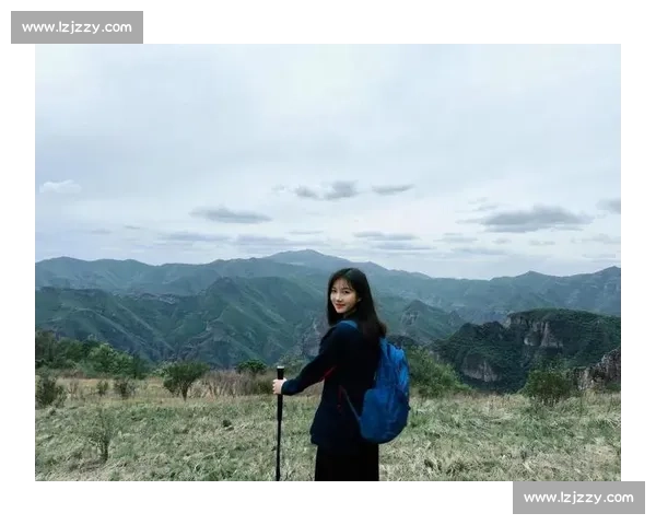 明星徒步同款!登山杖正确使用技巧全解析 明星徒步同款!登山杖正确使用技巧全解析